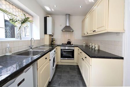 3 bedroom semi-detached house to rent - Photo 2