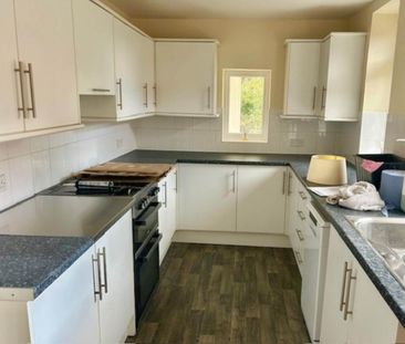 3 bedroom detached bungalow to rent - Photo 5