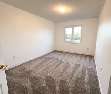 For Lease - 12 Mandley Street, Essa, Ontario - Photo 5