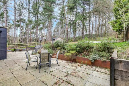 4 bedroom semi-detached house to rent - Photo 4