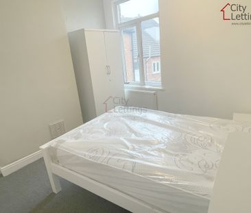 3 Bedroom Mid Terraced House - Photo 4