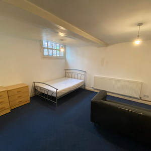 Studio to rent - Photo 2