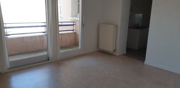 Location Appartement 3 pièces 76m² MONTROND LES BAINS 42210 - Photo 2