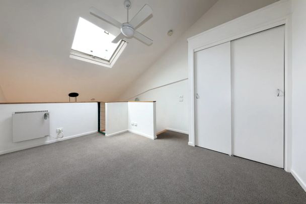Trendy bayside loft living, can't get much better! - Photo 1