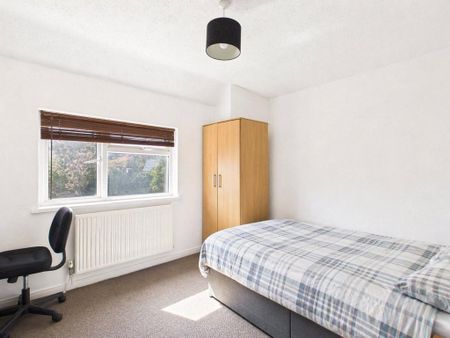 5 bedroom semi-detached house to rent - Photo 2