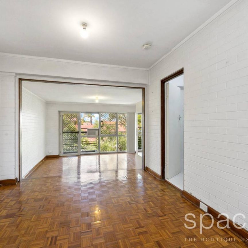 Gorgeous 1 bedroom unfurnished unit in Cottesloe - Photo 1
