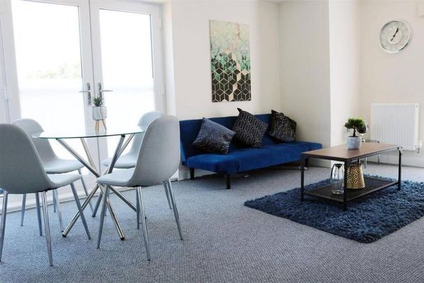 1 bedroom in a flat share to rent - Photo 1