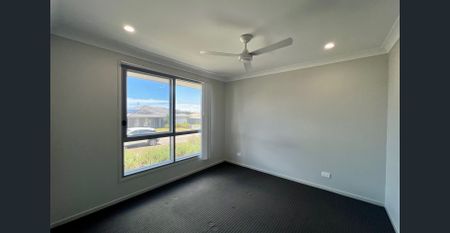 MODERN THREE BEDROOM DUPLEX - Photo 4