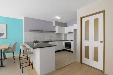 Modern Apartment In Ideal Location - Photo 2
