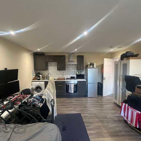 Derby Grove: Student Studio Flat, NG7 - Photo 3