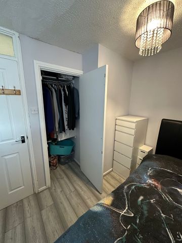 2 Bed Flat, The Heights, SE7 - Photo 2