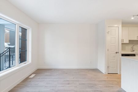 230 Livingston Common NE - Photo 2