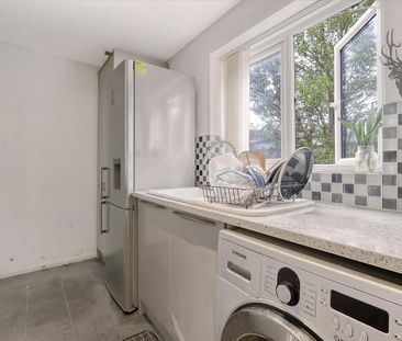 2 Bedroom Flat - Purpose Built - Photo 6