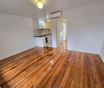 Secure living in a quiet block - Photo 2