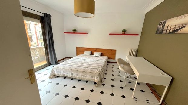 Room in a shared 5-bedroom apartment for rent in El Putget i Farró. - Photo 1