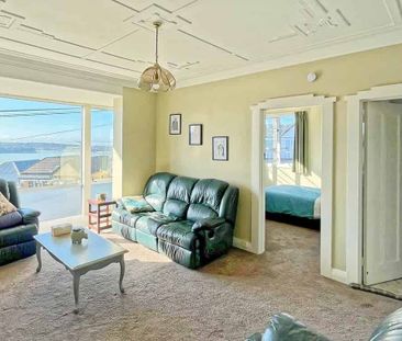 Upstairs apartment with harbour views - Photo 3