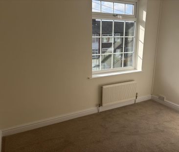 3 bedroom mews to rent - Photo 3