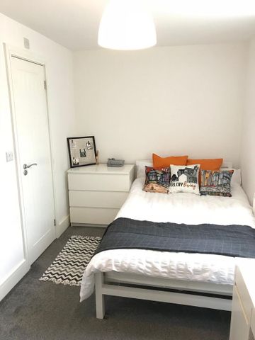 1 bedroom in a house share to rent - Photo 4