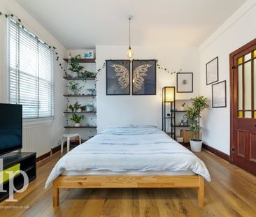 2 Bedroom Apartment, Winnett Street, London, Greater London, W1D - Photo 3