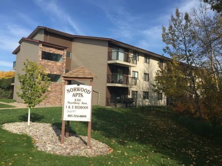 Fantastic Find! Well Maintained Building! Spacious 2 BED Apartment - Photo 5