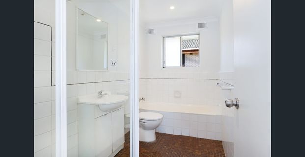 SUNNY, NEWLY UPDATED BEACH SIDE APARTMENT! - Photo 1