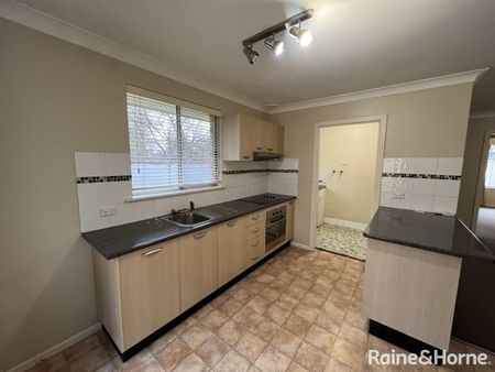 Spacious Two Bedroom Modern Unit - Photo 2