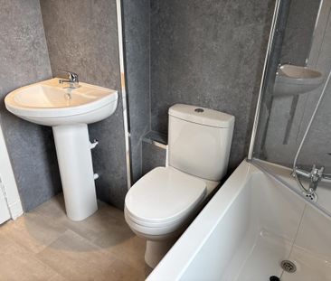 3 bedroom flat to rent - Photo 6