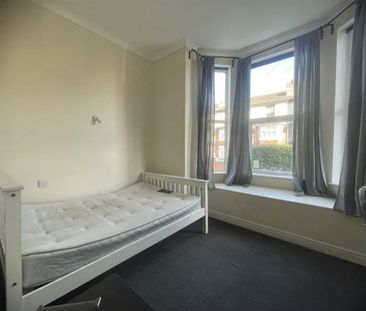 6 bed Semi-Detached House for Rent - Photo 6