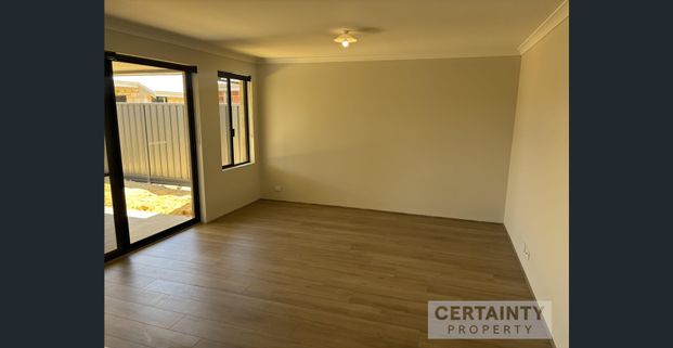 Immaculate 4-Bedroom Modern Home in Prestigious Baldivis Neighborhood - Photo 1