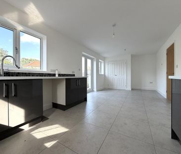 4 bedroom detached house to rent - Photo 4