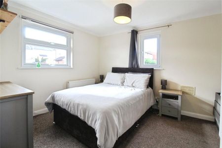 2 bedroom end of terrace house to rent - Photo 2