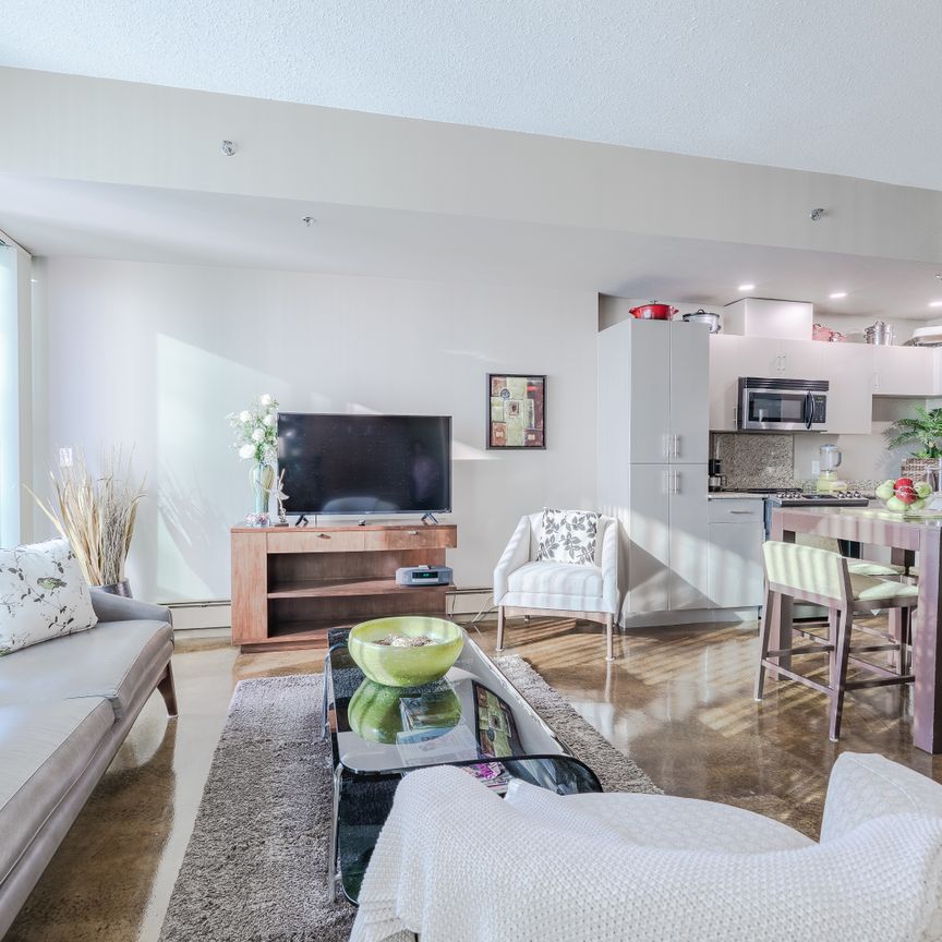 2 Bed Furnished Condo With Views & Underground Parking. - Photo 1