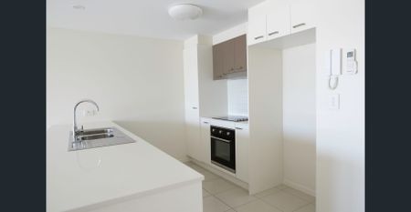 Modern 2-Bed Apartment in Central Beenleigh - Photo 2