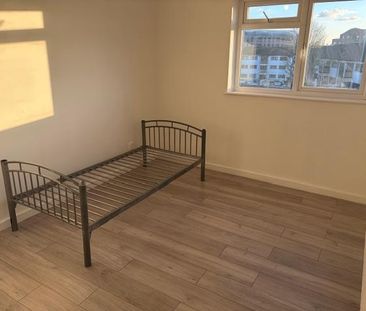 3 bedroom flat to rent - Photo 6