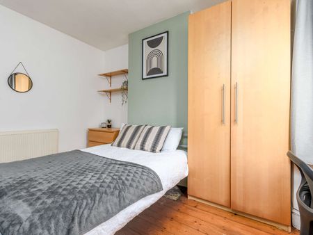 Norfolk Street Room 3 - Photo 4