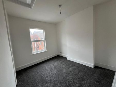 2 bedroom end of terrace house to rent - Photo 4