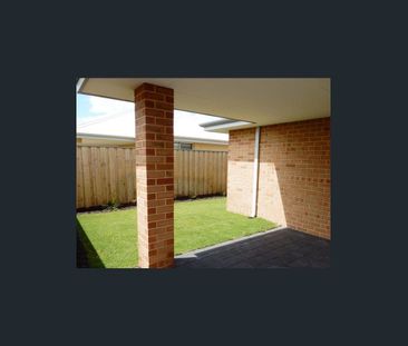 Flexible Living in Sought-After Ellenbrook Location - Photo 3