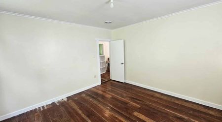 Spacious 5-Bedroom Family Home - Photo 4