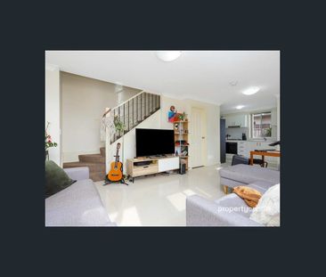 SPARKLING TOWNHOUSE - Photo 1