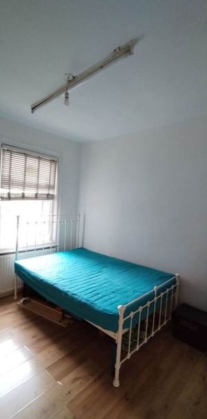 Room in a Shared House, Ratcliff Road, E7 - Photo 2