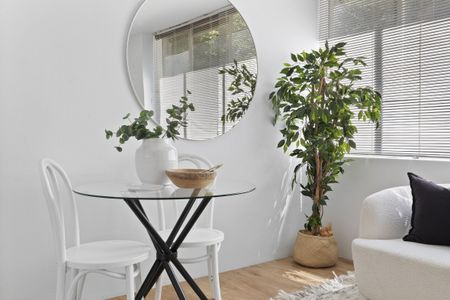 Bright, Well-Located Apartment at the Elizabeth Bay ‘Loop’ - Photo 3