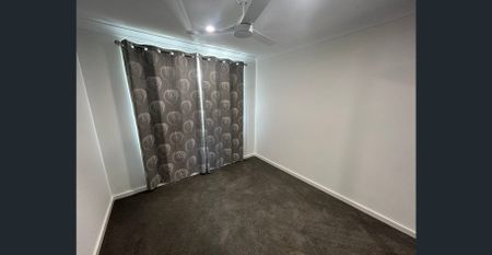 SOLAR - TWO SPLIT SYSTEMS & EVAP - IDEAL LOCATION - Photo 3