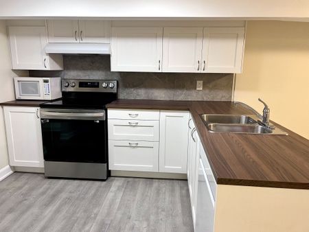 For Lease - 155B Jane Street, Toronto, Ontario - Photo 2