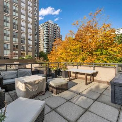 Stunning 2 Bed + 2 Bath + Den + Solarium with Huge Private Patio - Photo 3