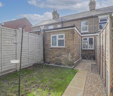 2 bedroom terraced house to rent - Photo 2