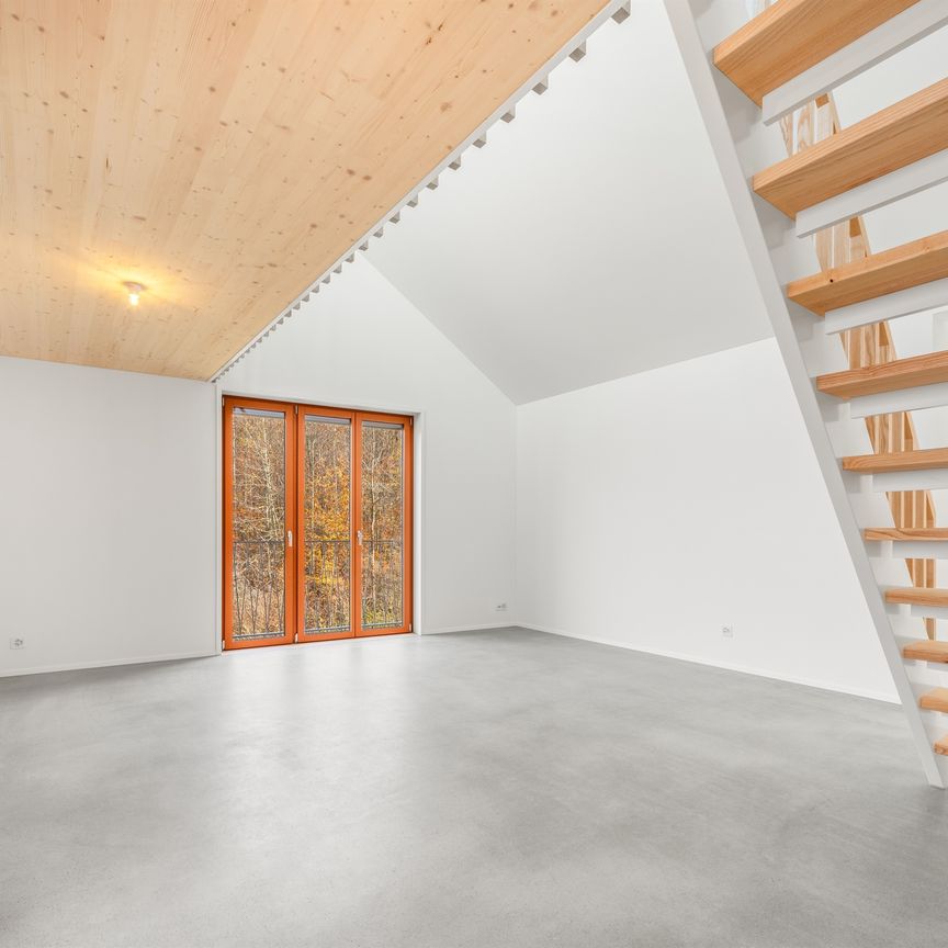 Design trifft Panorama - moderne 3.5-Zimmer-Dachwohnung - Photo 1
