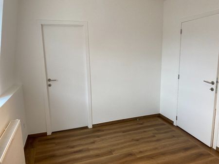 Volledig gerenoveerd 2 slaapkamer appartement - Foto 3