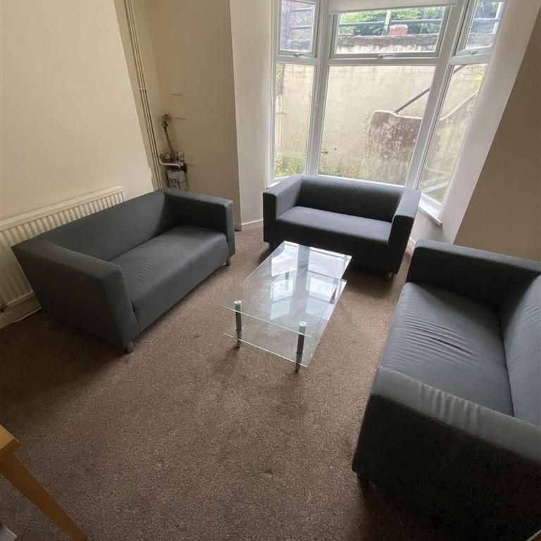 6 bedroom house to rent - Photo 1