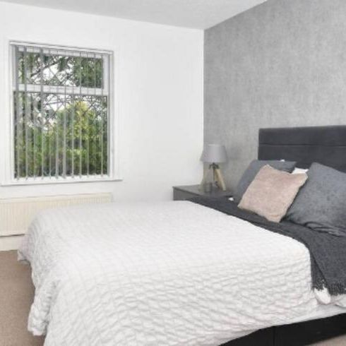 1 bedroom in a house share to rent - Photo 1