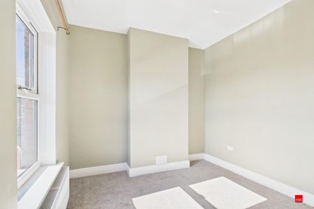 2 bedroom semi-detached house to rent - Photo 2